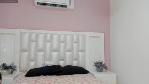 Lia  online show from April 2026 05:51:01 PM