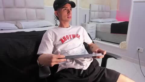 Snapshot of liiamhudson_ chatting on February 2025 04:59:01 AM L I I A M online show from February 2025 04:59:01 AM