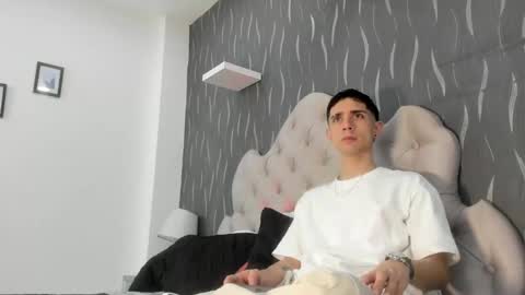 Snapshot of liiamhudson_ chatting on February 2025 04:33:01 AM L I I A M online show from February 2025 04:33:01 AM