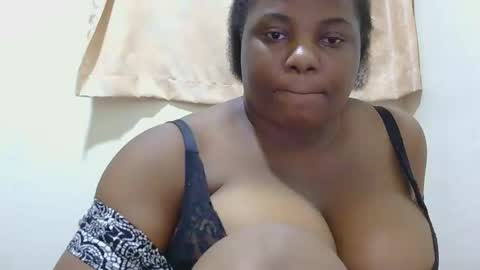 Snapshot of liilcutiee chatting on April 2026 01:42:02 AM Lily online show from April 2026 01:42:02 AM