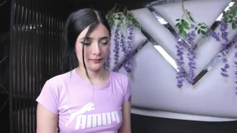 Snapshot of liinzy_rouse chatting on July 2026 04:53:02 PM Brittany online show from July 2026 04:53:02 PM
