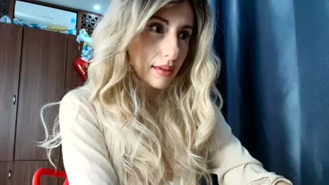 Mia                   Onlyfans link -  online show from March 2025 03:56:01 AM