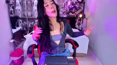 Snapshot of lil_cey chatting on September 2025 07:25:02 PM Lili Cey online show from September 2025 07:25:02 PM