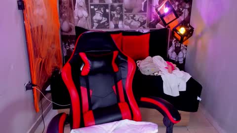 Snapshot of lil_cey chatting on October 2025 10:21:01 PM Lili Cey online show from October 2025 10:21:01 PM