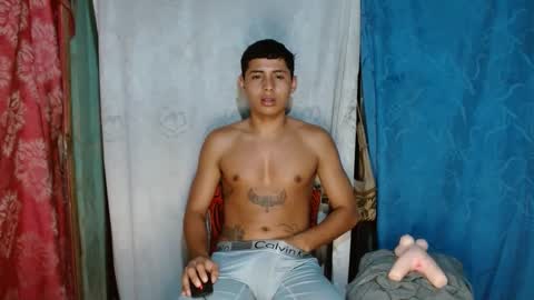 Snapshot of lil_condor_baby chatting on September 2025 02:04:01 AM lil_condor_baby online show from September 2025 02:04:01 AM