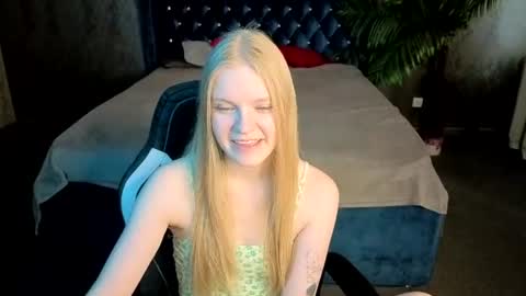 Snapshot of lil_cookie_monster chatting on July 2026 11:25:01 AM Erica online show from July 2026 11:25:01 AM