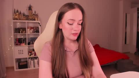 Snapshot of lil_happiness chatting on September 2025 04:01:01 PM for free registration 3 online show from September 2025 04:01:01 PM