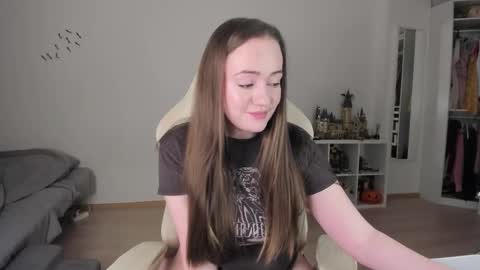 Snapshot of lil_happiness chatting on November 2025 04:44:01 PM for free registration 3 online show from November 2025 04:44:01 PM