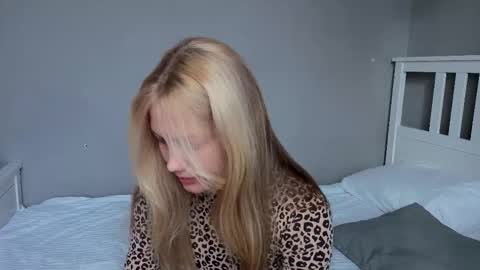 Emma online show from November 2025 08:05:02 AM