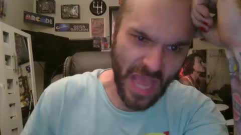 Snapshot of lil_tea_break_6996 chatting on February 2025 10:43:01 PM t online show from February 2025 10:43:01 PM