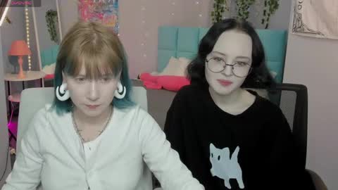 Snapshot of lilac_muse chatting on May 2026 10:55:02 AM Lili online show from May 2026 10:55:02 AM