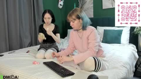 Snapshot of lilac_muse chatting on May 2026 03:24:02 AM Lili online show from May 2026 03:24:02 AM