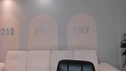 Lila West online show from February 2025 06:11:01 PM