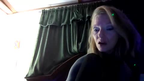 Snapshot of lilbit4u chatting on December 2024 04:02:02 AM lilbit4u online show from December 2024 04:02:02 AM