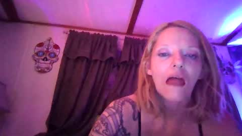 Snapshot of lilbit4u chatting on December 2024 09:22:02 AM lilbit4u online show from December 2024 09:22:02 AM