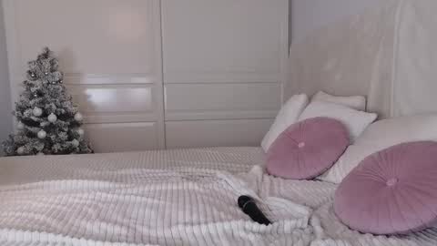 Snapshot of lilemilyy chatting on December 2024 08:20:02 AM Emily online show from December 2024 08:20:02 AM