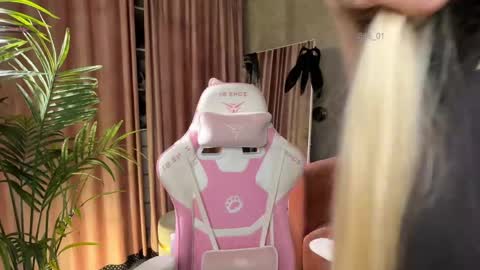 Lili online show from April 2026 10:59:01 AM