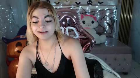 Lili online show from October 2025 03:40:02 AM