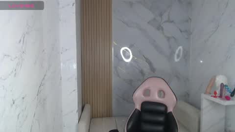 lili_mint_tf online show from April 2026 08:46:01 AM