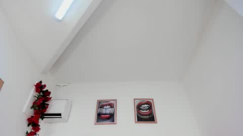 Snapshot of lili_stone_ chatting on February 2026 02:48:02 AM Lili Stone online show from February 2026 02:48:02 AM