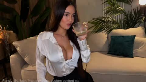 Snapshot of liliaah chatting on June 2026 11:16:01 PM Lili Nude ONLY Ticket or Fansly online show from June 2026 11:16:01 PM