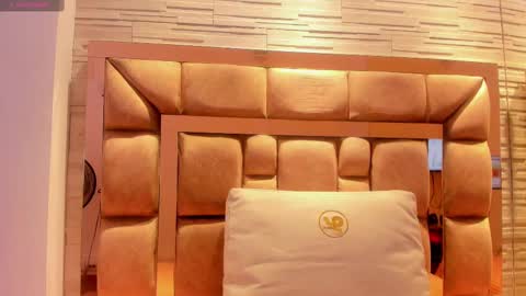 LILIAN  online show from November 2025 07:46:02 PM