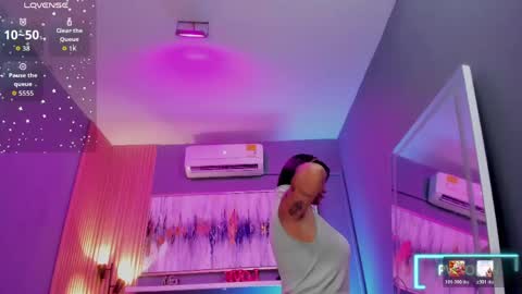 Snapshot of lilian_vergara chatting on April 2026 01:42:02 AM holis soy lily chang no olvides el pulgar arriba es muy importante para mi 3 independent model online show from April 2026 01:42:02 AM