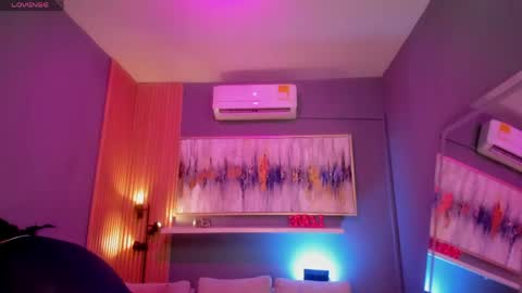 Snapshot of lilian_vergara chatting on April 2026 09:39:01 PM holis soy lily chang no olvides el pulgar arriba es muy importante para mi 3 independent model online show from April 2026 09:39:01 PM