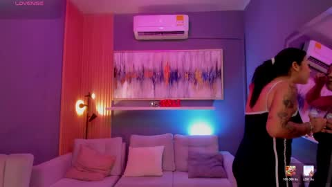 Snapshot of lilian_vergara chatting on April 2026 07:53:01 PM holis soy lily chang no olvides el pulgar arriba es muy importante para mi 3 independent model online show from April 2026 07:53:01 PM