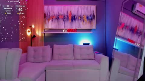 Snapshot of lilian_vergara chatting on May 2026 05:29:02 PM holis soy lily chang no olvides el pulgar arriba es muy importante para mi 3 independent model online show from May 2026 05:29:02 PM