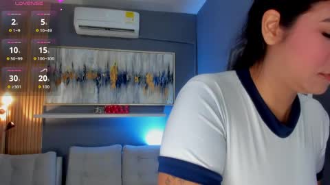 Snapshot of lilian_vergara chatting on May 2026 07:42:01 PM holis soy lily chang no olvides el pulgar arriba es muy importante para mi 3 independent model online show from May 2026 07:42:01 PM
