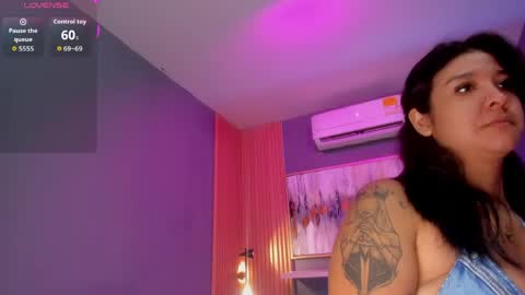 Snapshot of lilian_vergara chatting on June 2026 06:09:01 PM holis soy lily chang no olvides el pulgar arriba es muy importante para mi 3 independent model online show from June 2026 06:09:01 PM