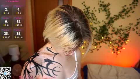 Lilian online show from December 2025 06:19:02 AM