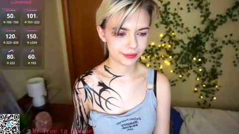 Lilian online show from December 2025 07:39:01 AM