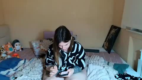 liliawoolf online show from October 2025 05:01:01 PM