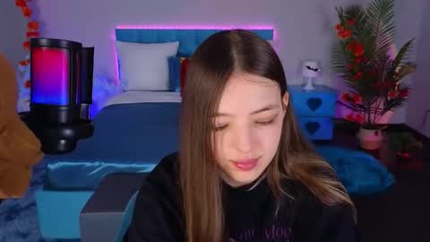 Lili Bakery online show from November 2025 03:41:01 AM