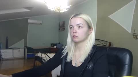 Snapshot of lilieanori chatting on March 2025 11:28:02 PM Lilie online show from March 2025 11:28:02 PM