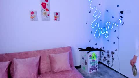 Lilie  online show from November 2025 09:14:01 PM