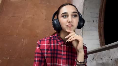 Snapshot of lilihalvorsen chatting on September 2025 09:59:02 PM Lina online show from September 2025 09:59:02 PM