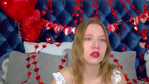 LiliLinn online show from February 2026 04:52:01 AM