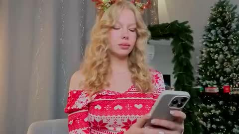 lililok101 online show from December 2025 03:15:01 AM