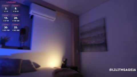 lilith_sage_ online show from October 2025 12:09:02 PM