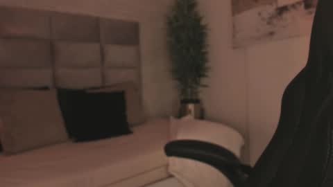 lilith_sage_ online show from February 2026 07:43:01 PM