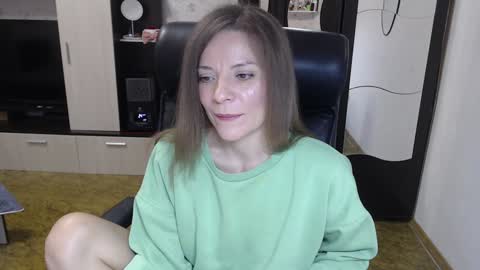 lilith small21 online show from February 2025 09:17:02 AM