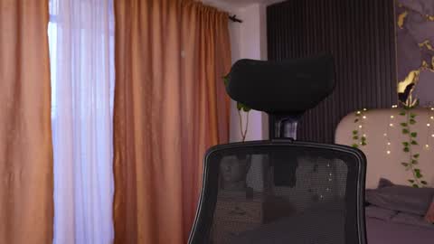 Snapshot of lilithluxor_ chatting on May 2026 02:25:01 PM Lilith online show from May 2026 02:25:01 PM