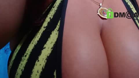 Snapshot of lilits_boobs chatting on December 2024 03:54:01 AM liliana online show from December 2024 03:54:01 AM