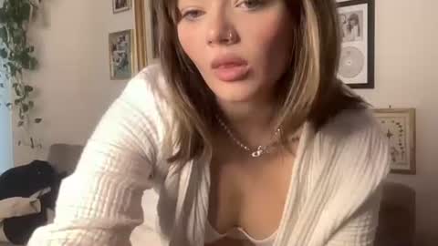 Snapshot of lill_daddysgirl chatting on October 2025 04:51:01 PM lilldaddysgirl online show from October 2025 04:51:01 PM