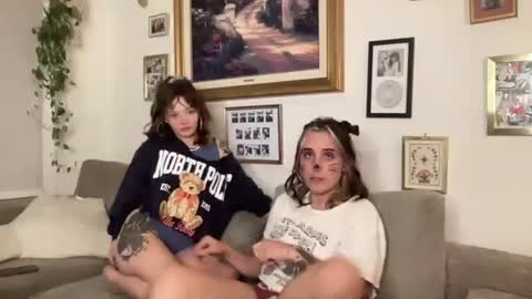 Snapshot of lill_daddysgirl chatting on November 2025 02:35:02 AM lilldaddysgirl online show from November 2025 02:35:02 AM