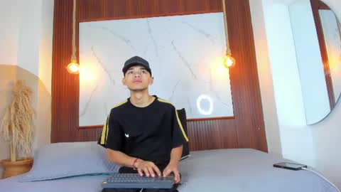 Snapshot of lillian_lee1 chatting on June 2026 06:32:01 PM lillian_lee1 online show from June 2026 06:32:01 PM
