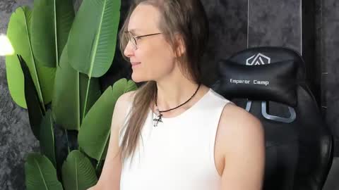 Snapshot of lillian_white1 chatting on May 2026 01:00:01 AM lillian_white1 online show from May 2026 01:00:01 AM